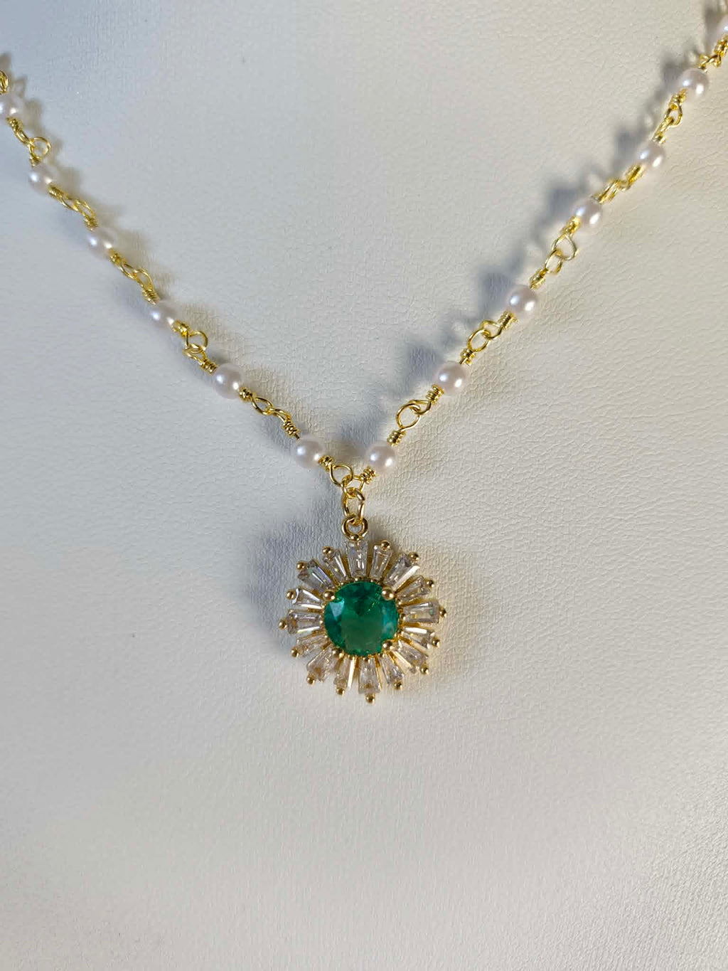Collier "soleil vert royal"