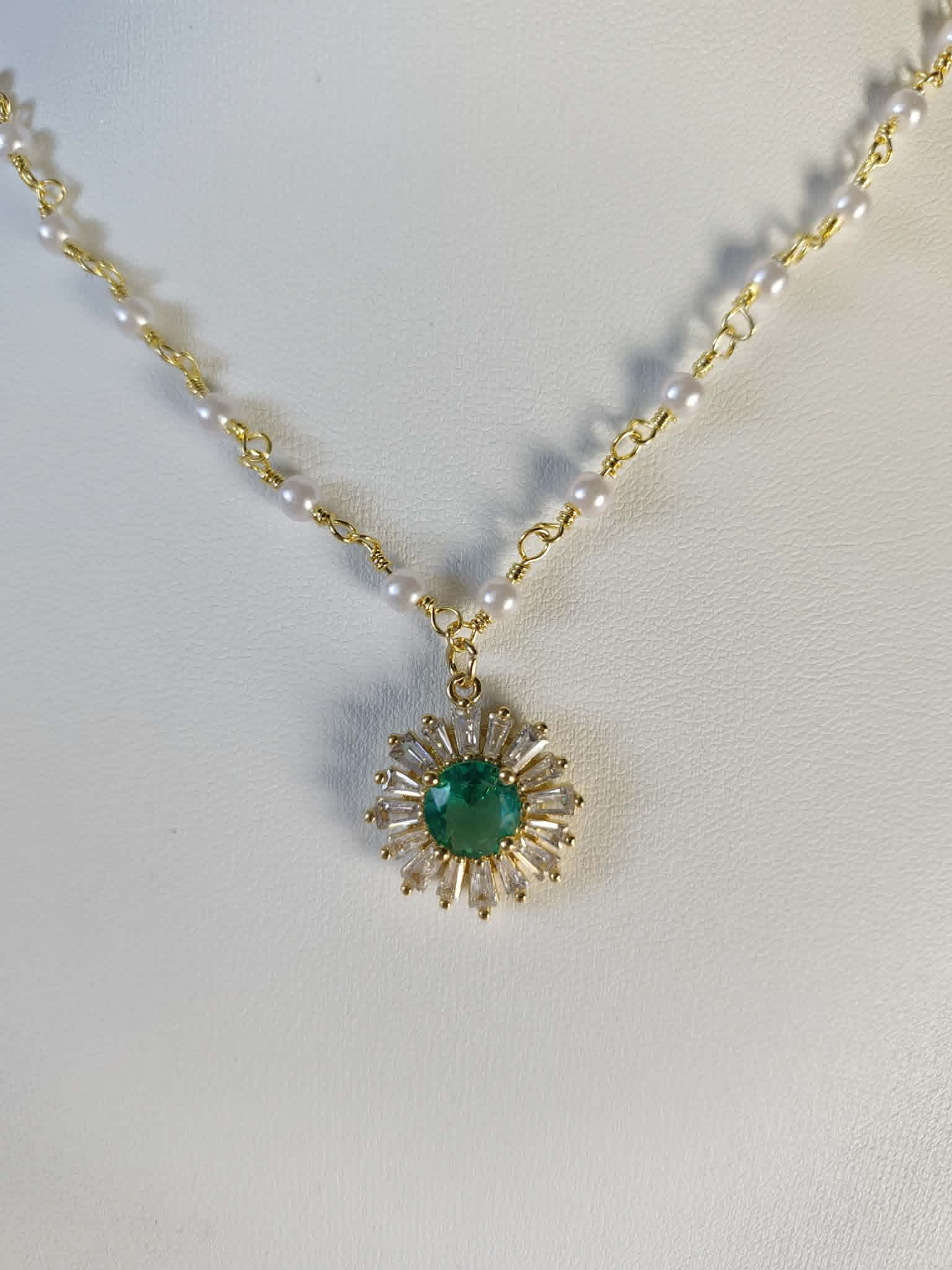 Collier "soleil vert royal"