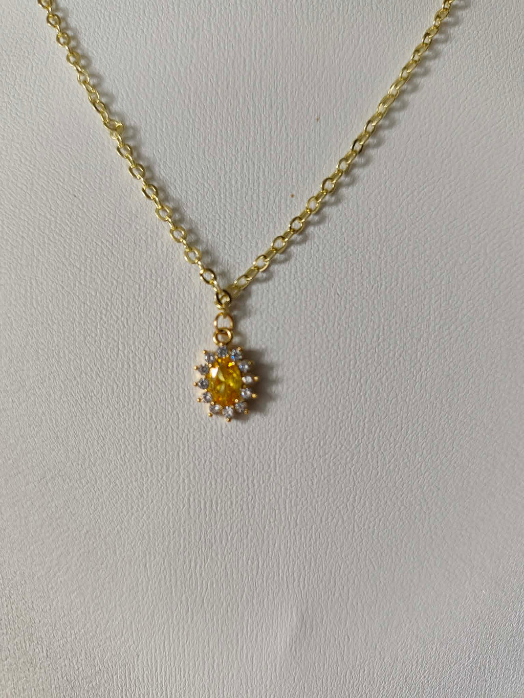 Collier "médaillon jaune"