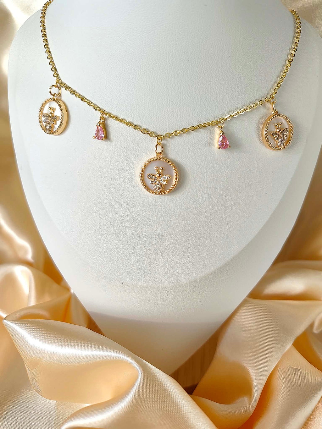 Collier papillon doré et rose -  L'éclat de Marie