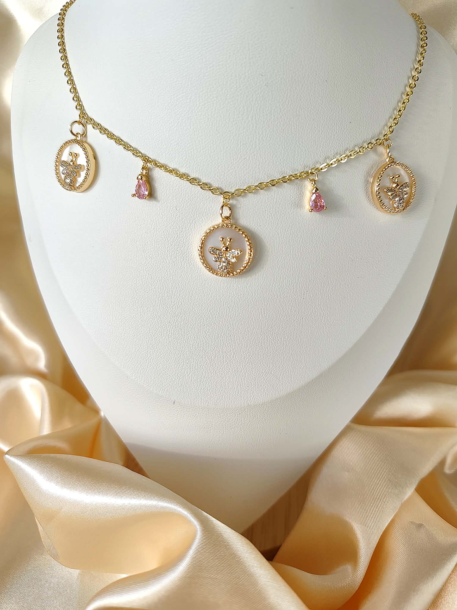 Collier papillon doré et rose -  L'éclat de Marie