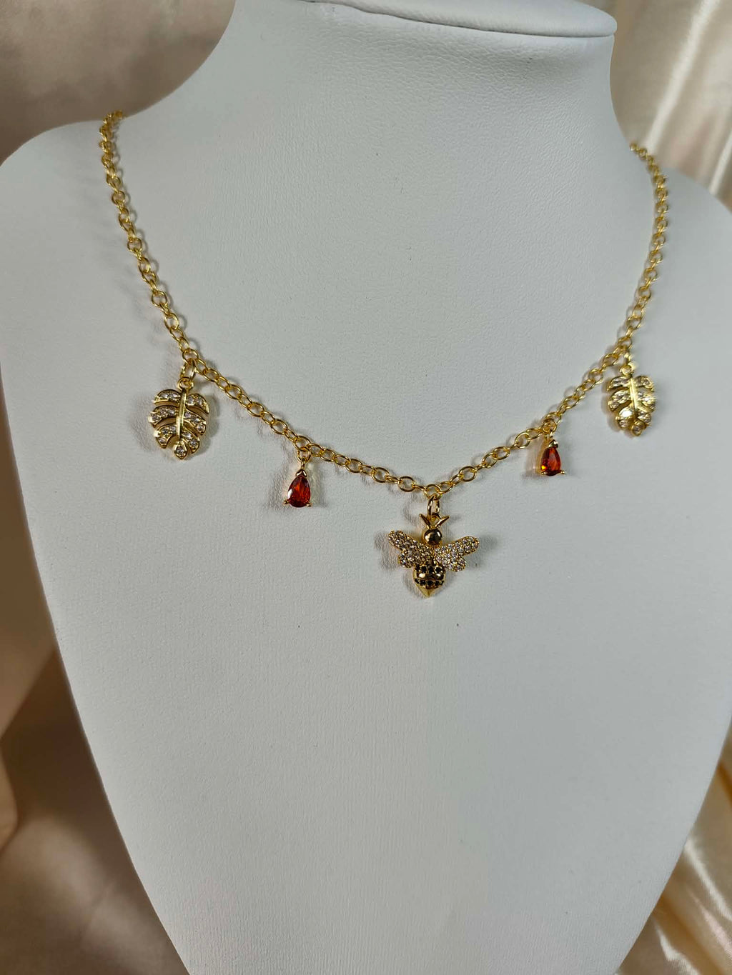 Collier "L'abeille d'Ambre"