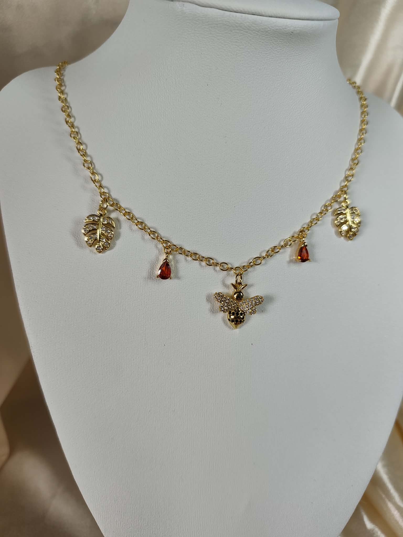 Collier "L'abeille d'Ambre"