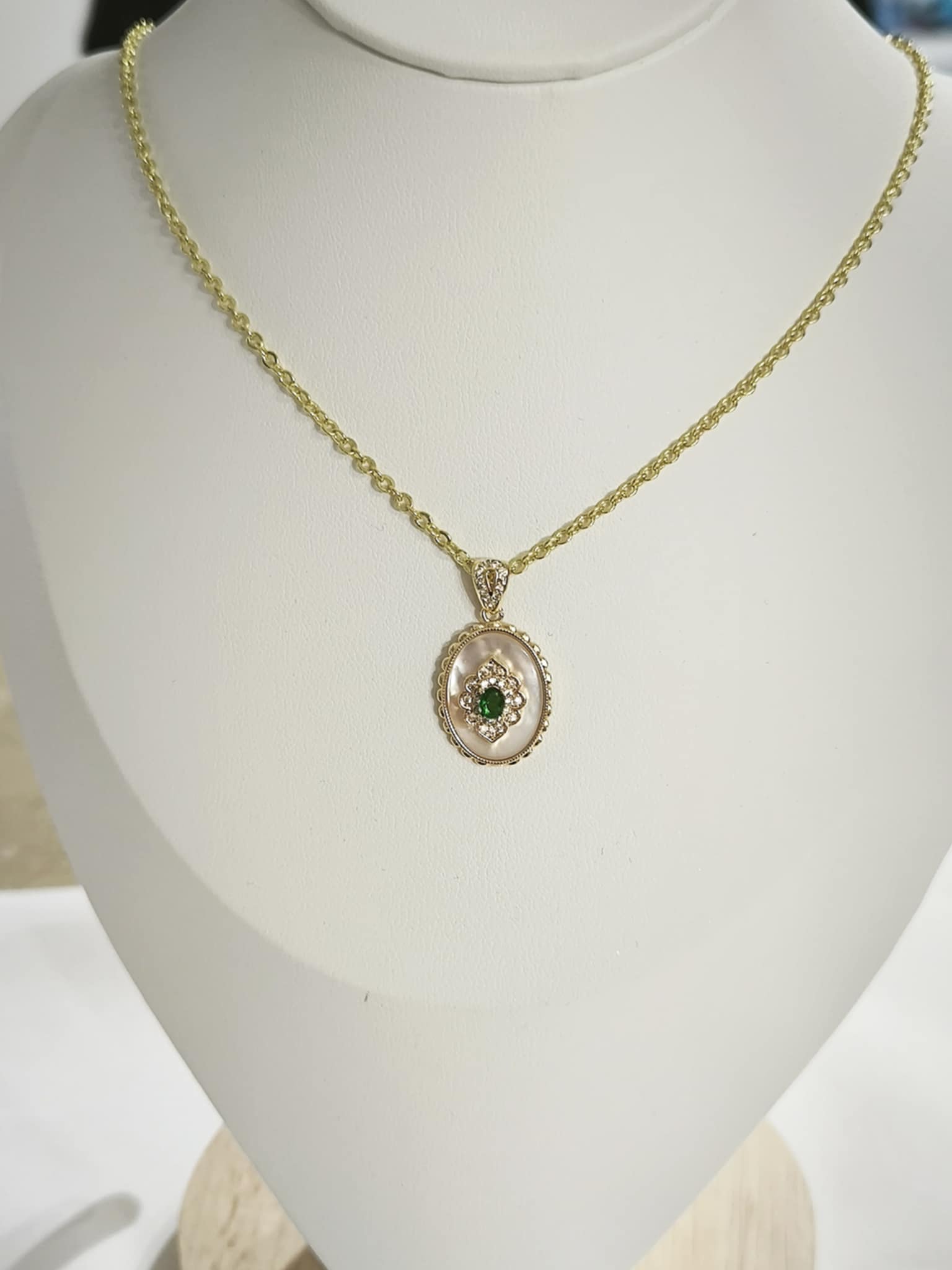 Le collier doré, nacré et vert émeraude - Cœur pur