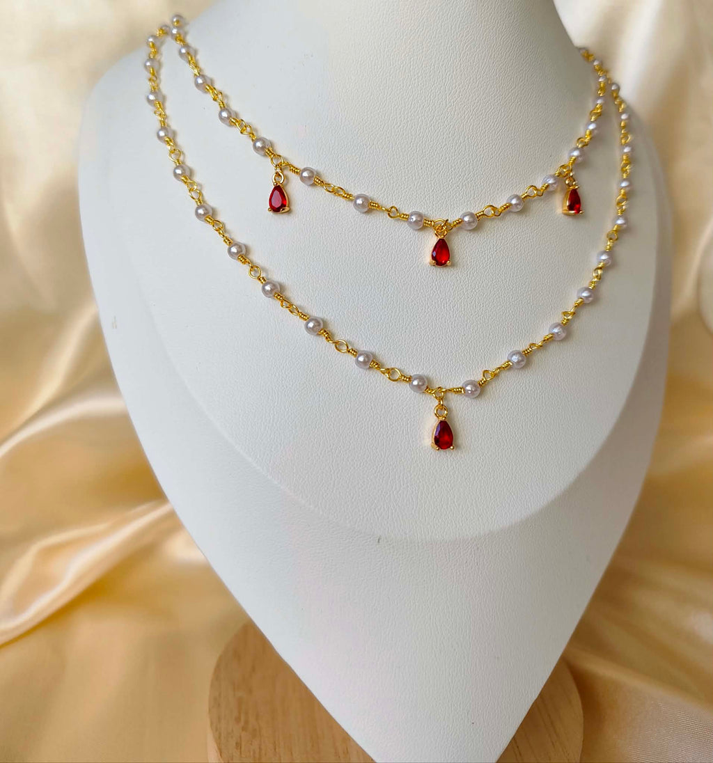 Parure collier et boucles d'oreilles doré et rouge  avec perles -  La Reine de Rubis