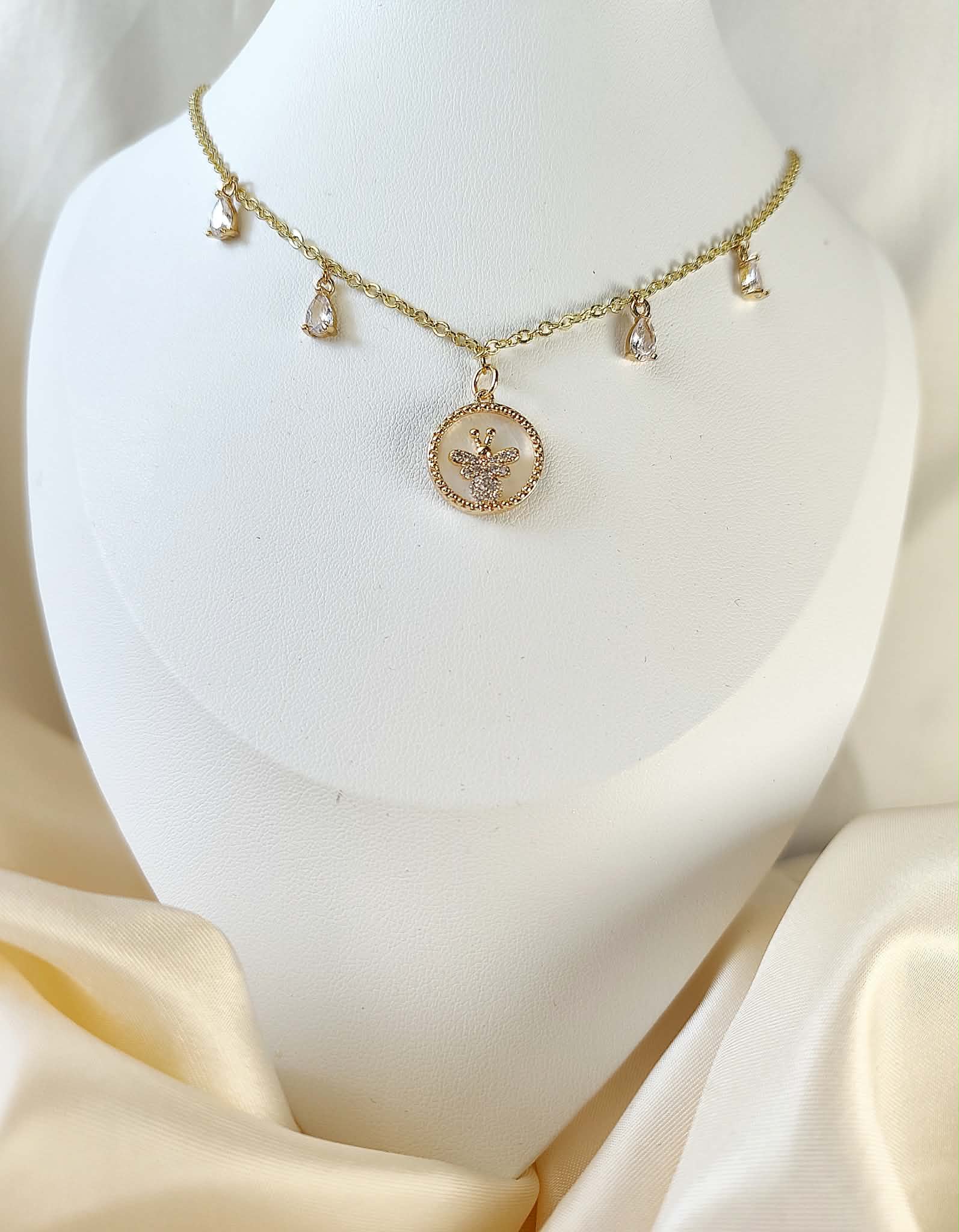 Collier Papillon doré et brillant unique - Métamorphose