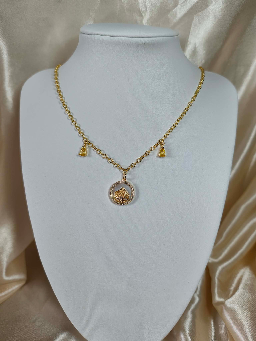 Collier "coquillage jaune"