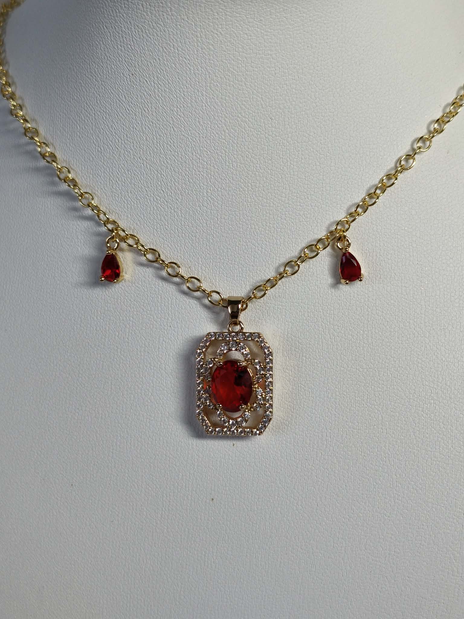 Collier "rouge rubis"