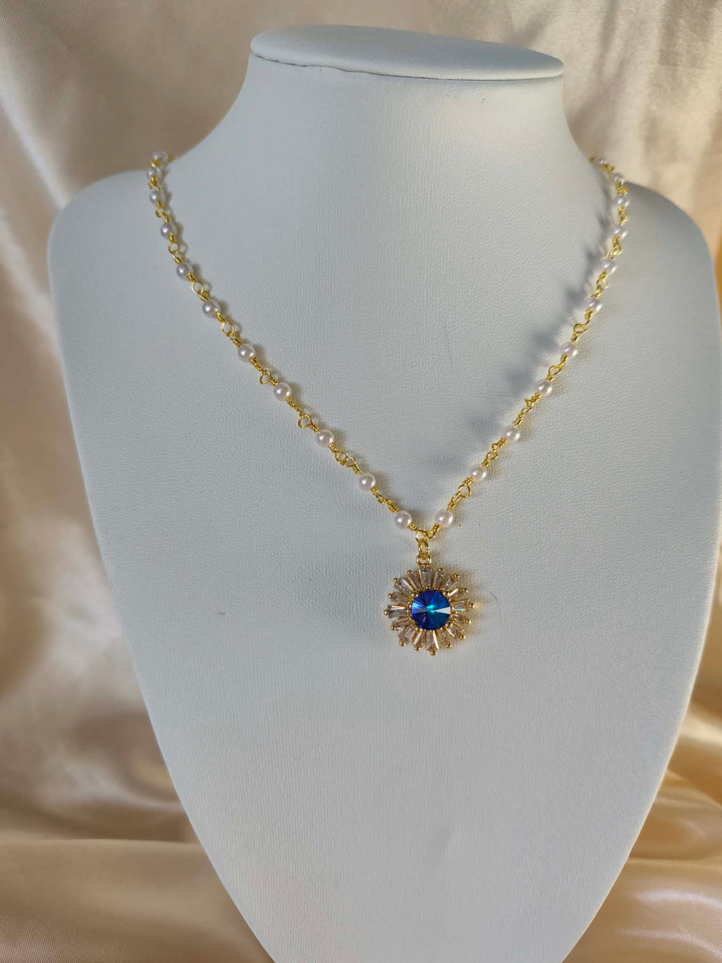 Collier "soleil bleu royal"