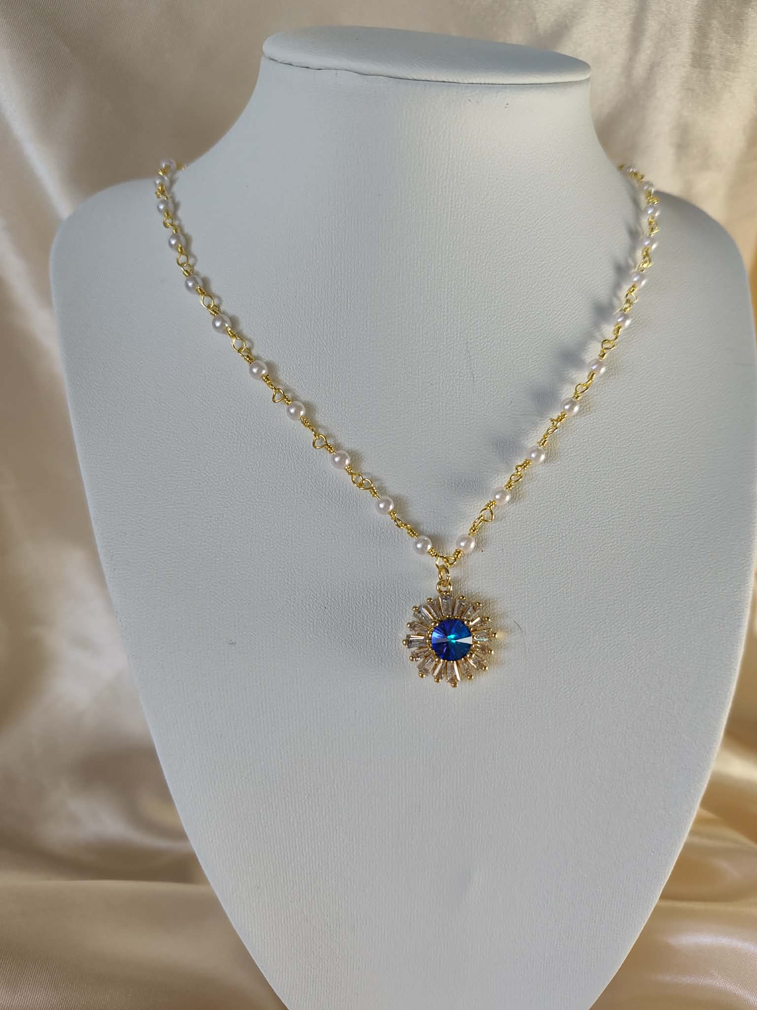 Collier "soleil bleu royal"