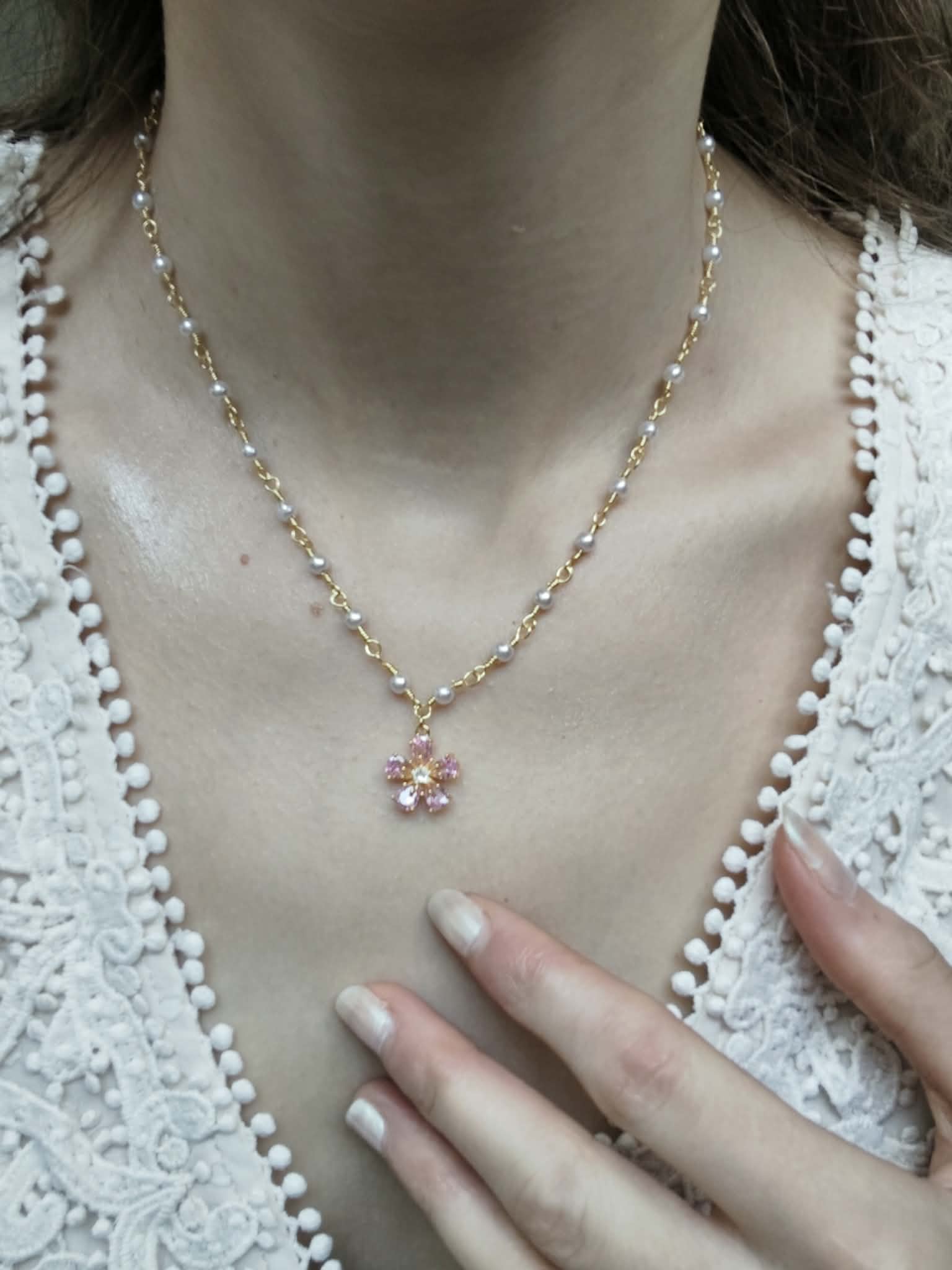 Collier  "L’Éveil des Roses"