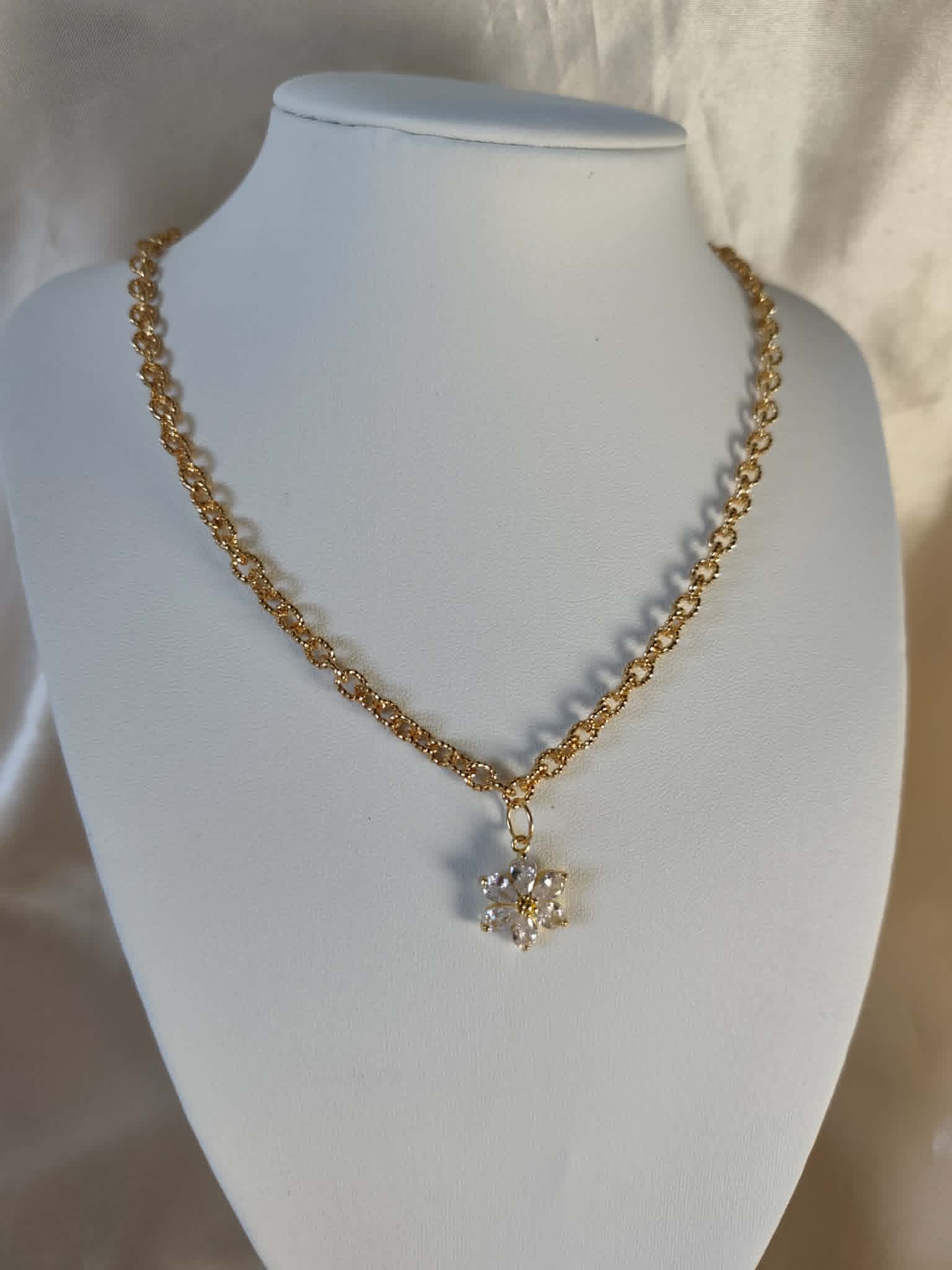 Collier "fleur d'or"