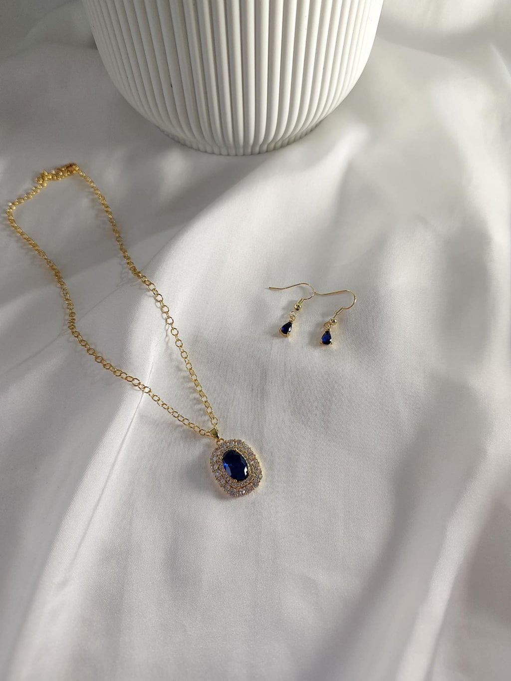 Parure collier et boucles d'oreilles doré et bleu - Eclat de Saphir