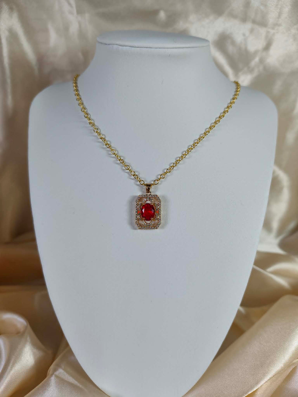 Collier "rouge rubis"