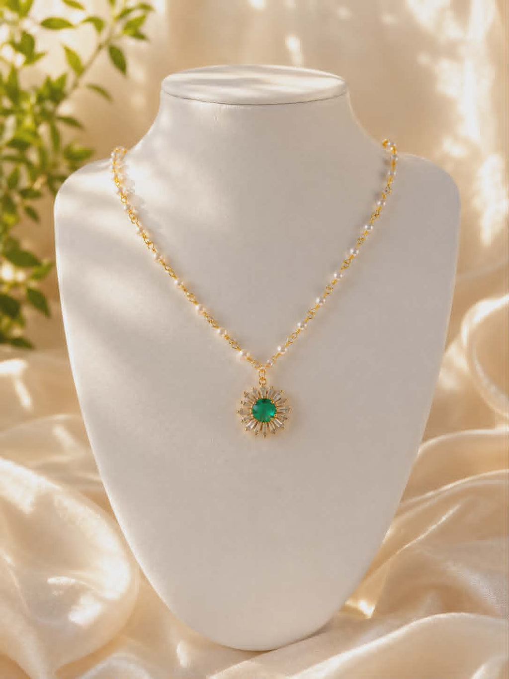 Collier "soleil vert royal"