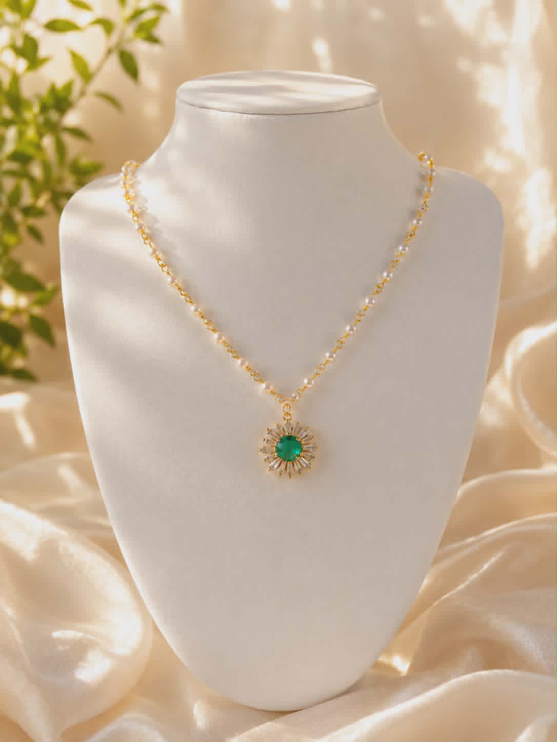 Collier "soleil vert royal"