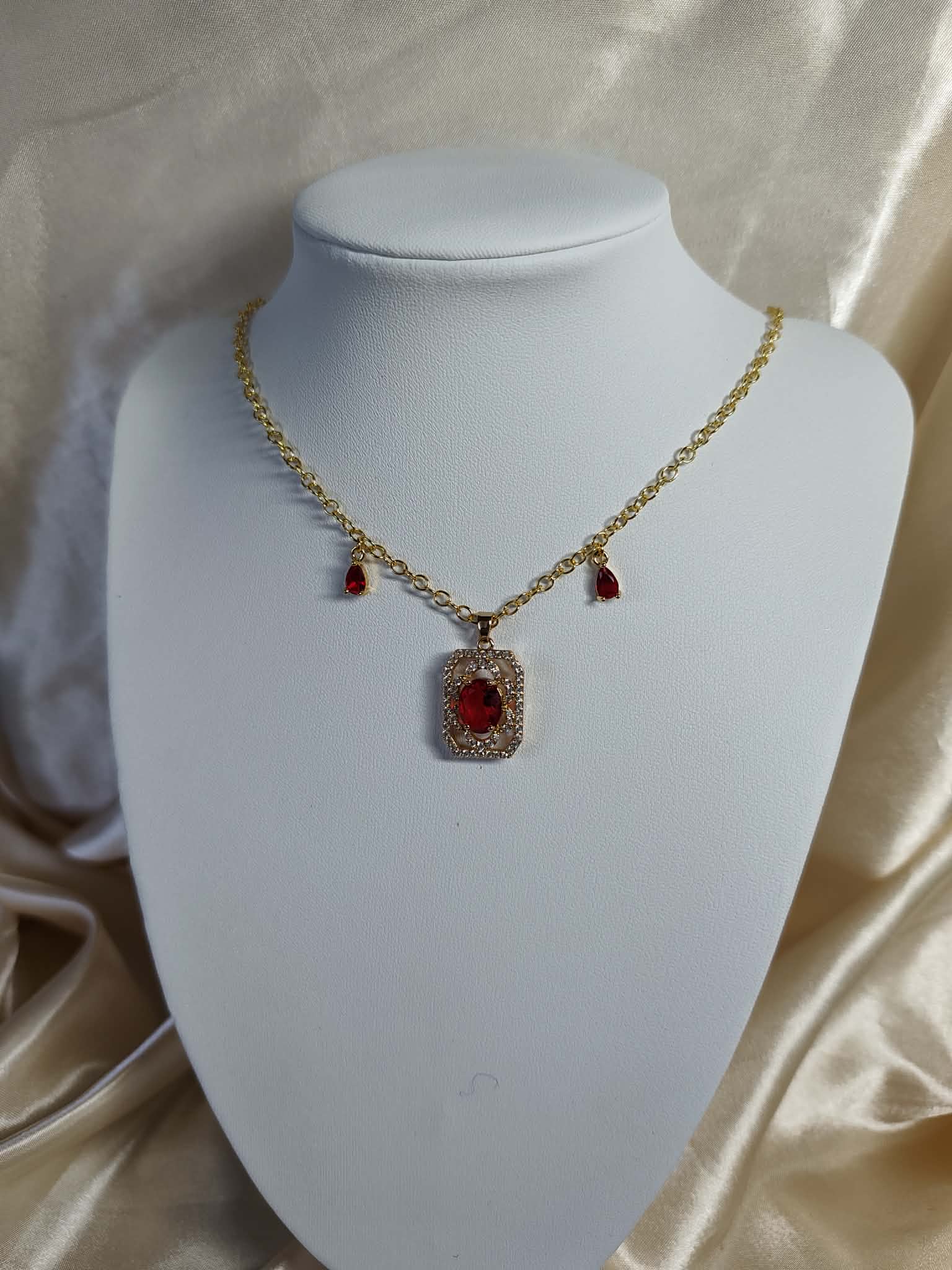 Collier "rouge rubis"