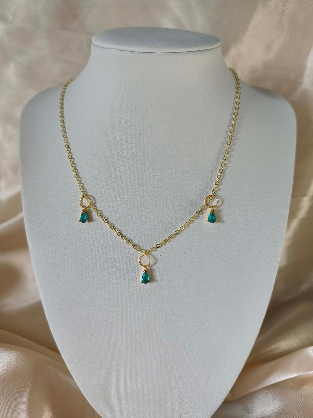 Collier "Éclat du Royaume Bleu"