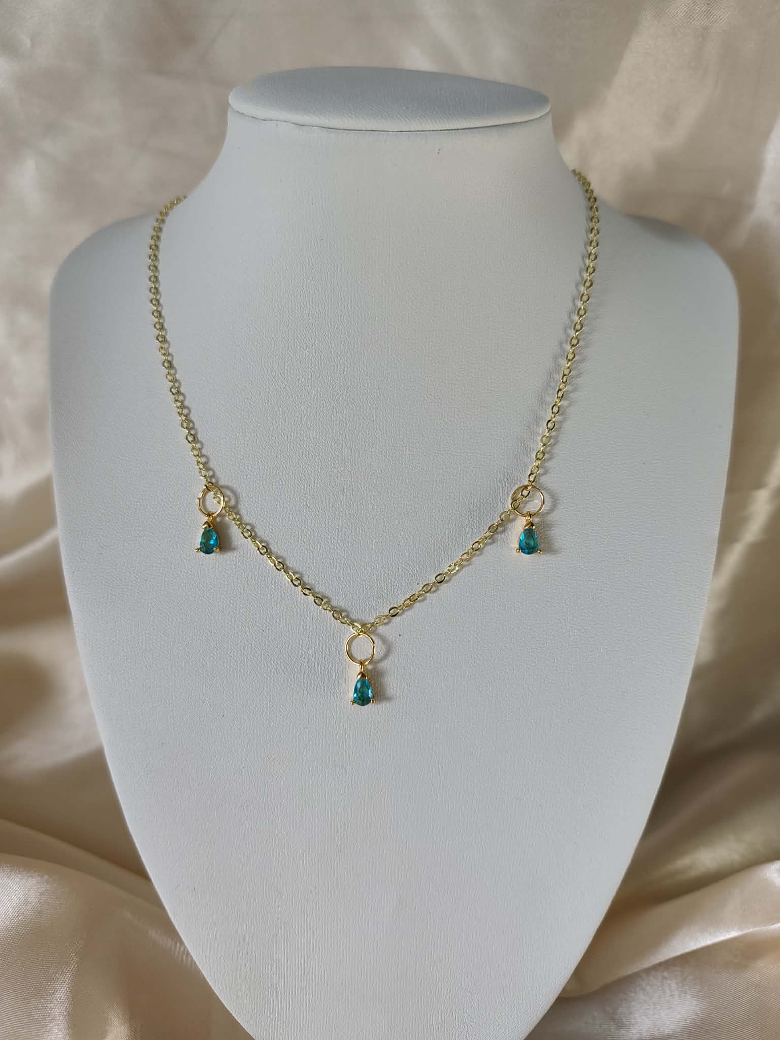 Collier "Éclat du Royaume Bleu"