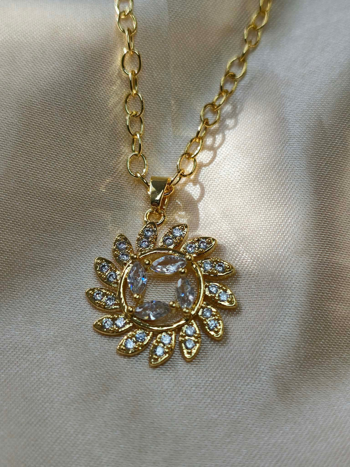 collier "Le Soleil de la Reine"