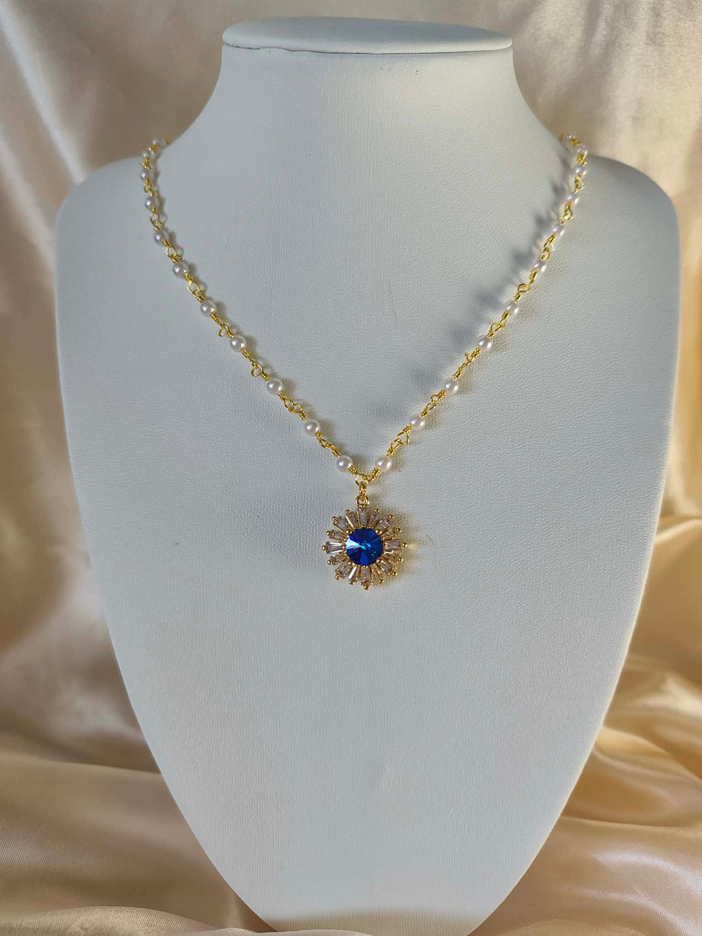 Collier "soleil bleu royal"