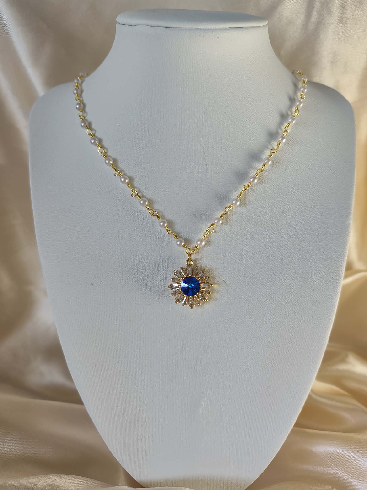 Collier "soleil bleu royal"
