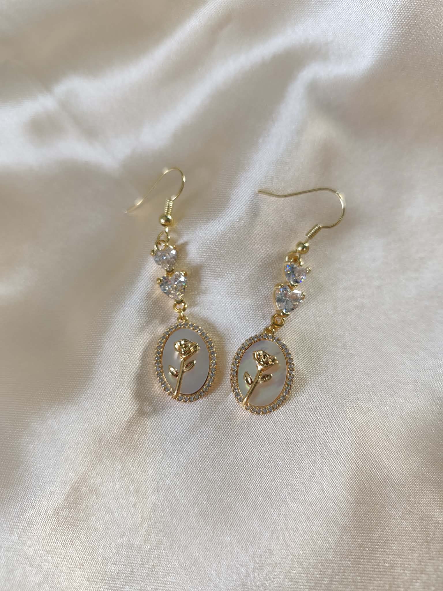 Boucles d’oreilles cœur & rose dorée nacrée – Rose Impériale