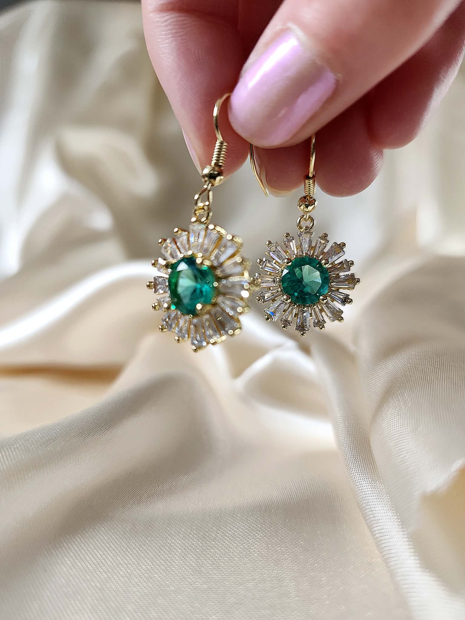 Boucles d'oreilles "L’Éclat d’Émeraude"
