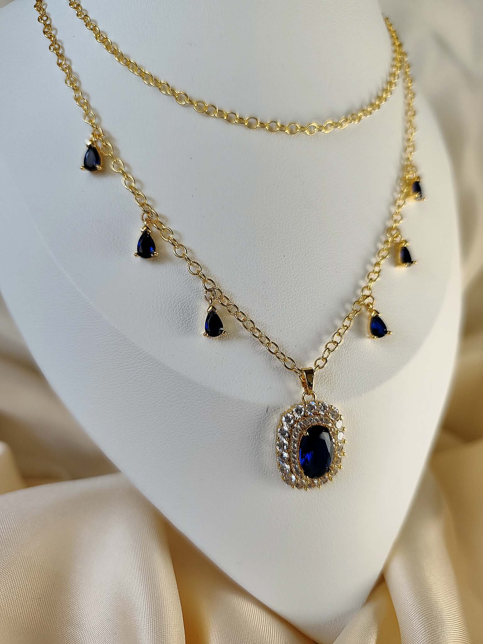 Collier doré et bleu saphir impérial - Couronne de Saphir