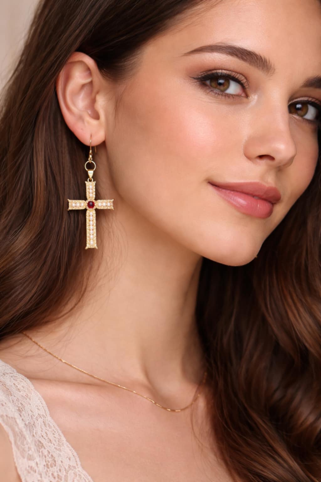 Boucle d'oreilles croix impérial style gothique élégant et unique. fait main en un seul exemplaire avec certificat d'authenticité