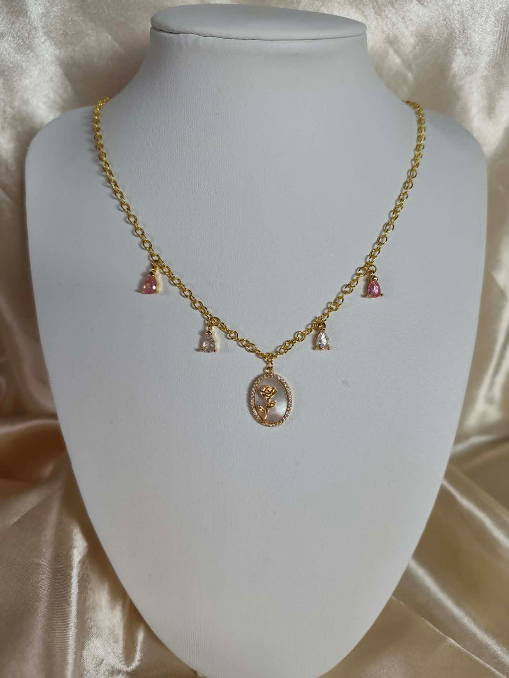 Collier "rose de la cour"