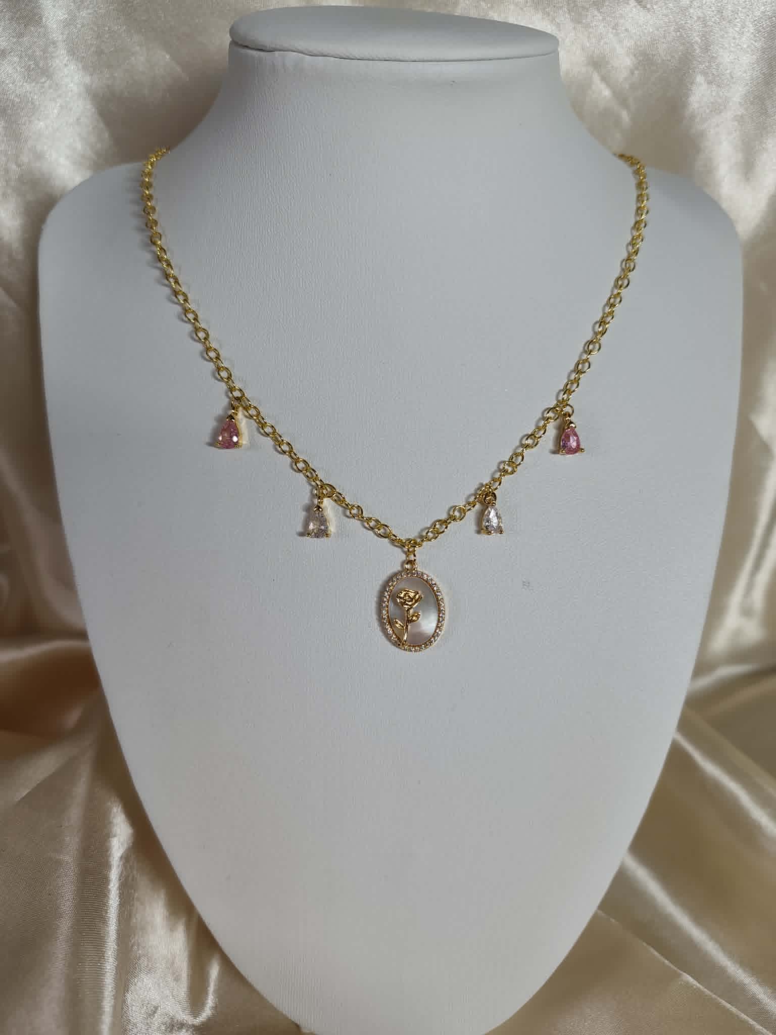 Collier "rose de la cour"