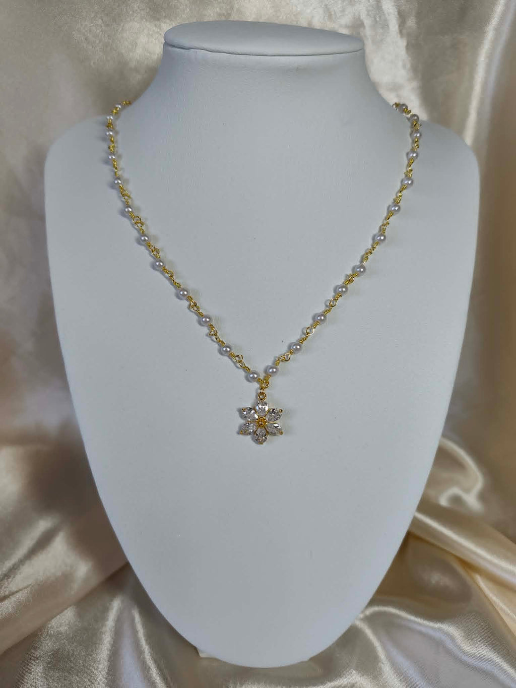 Collier "fleur d'or perle"