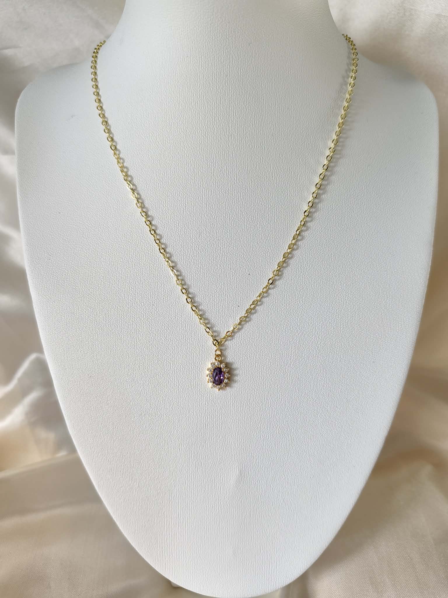 Collier "médaillon violet"