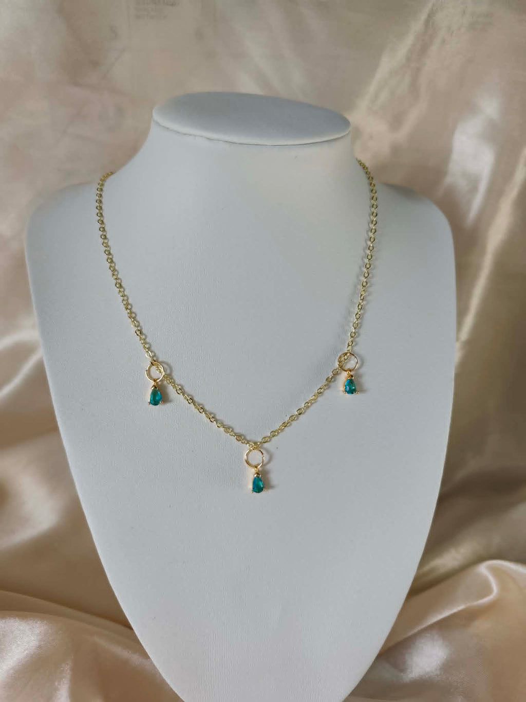 Collier "Éclat du Royaume Bleu"