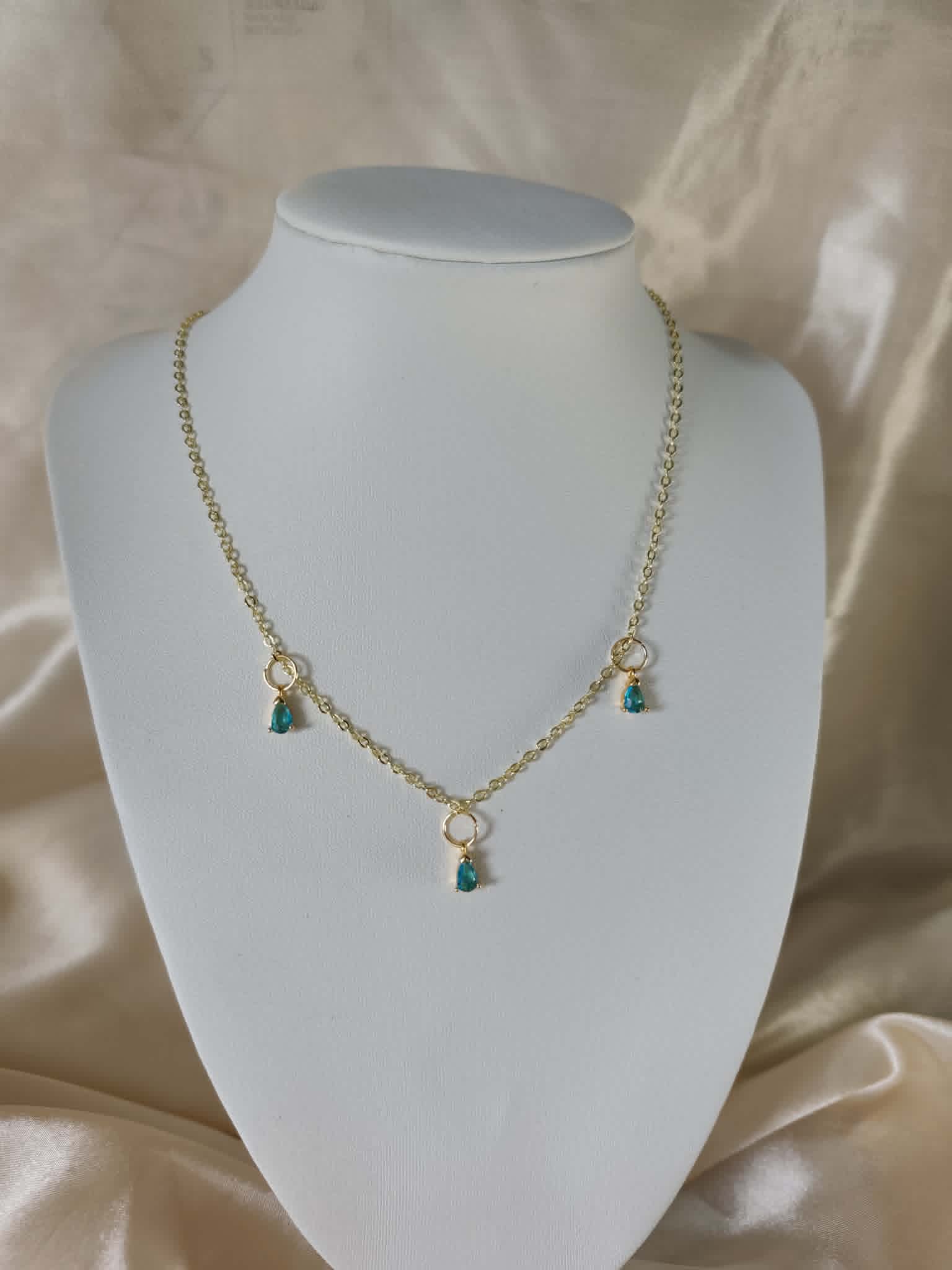 Collier "Éclat du Royaume Bleu"