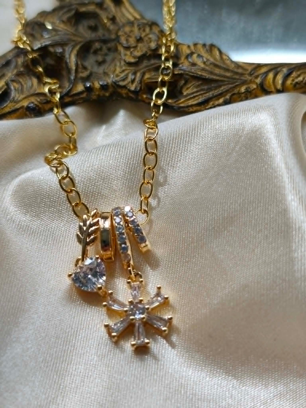 Collier "Les Talismans de la Reine"