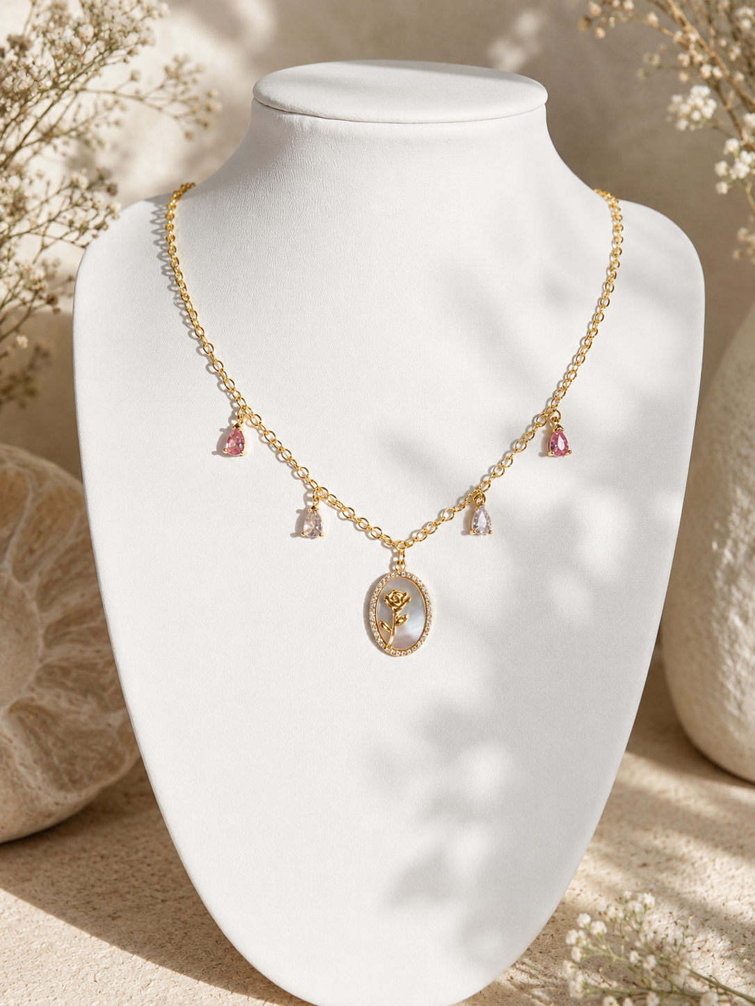 Collier "rose de la cour"