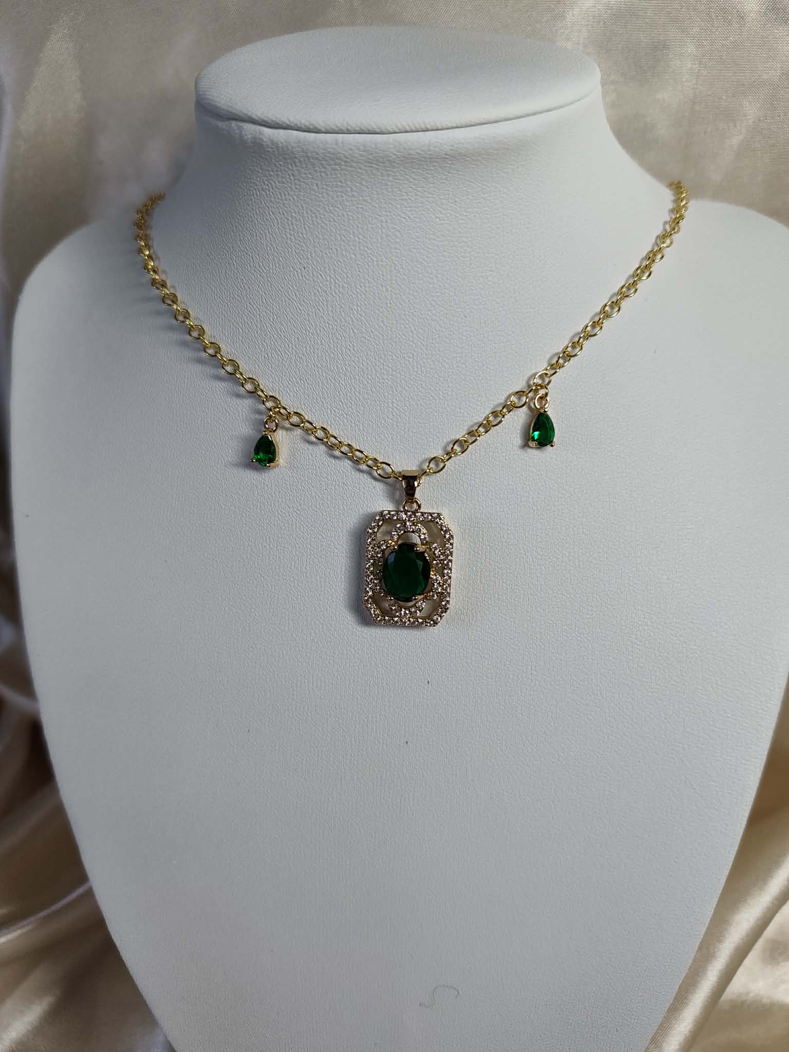 Collier "l'émeraude sublime"