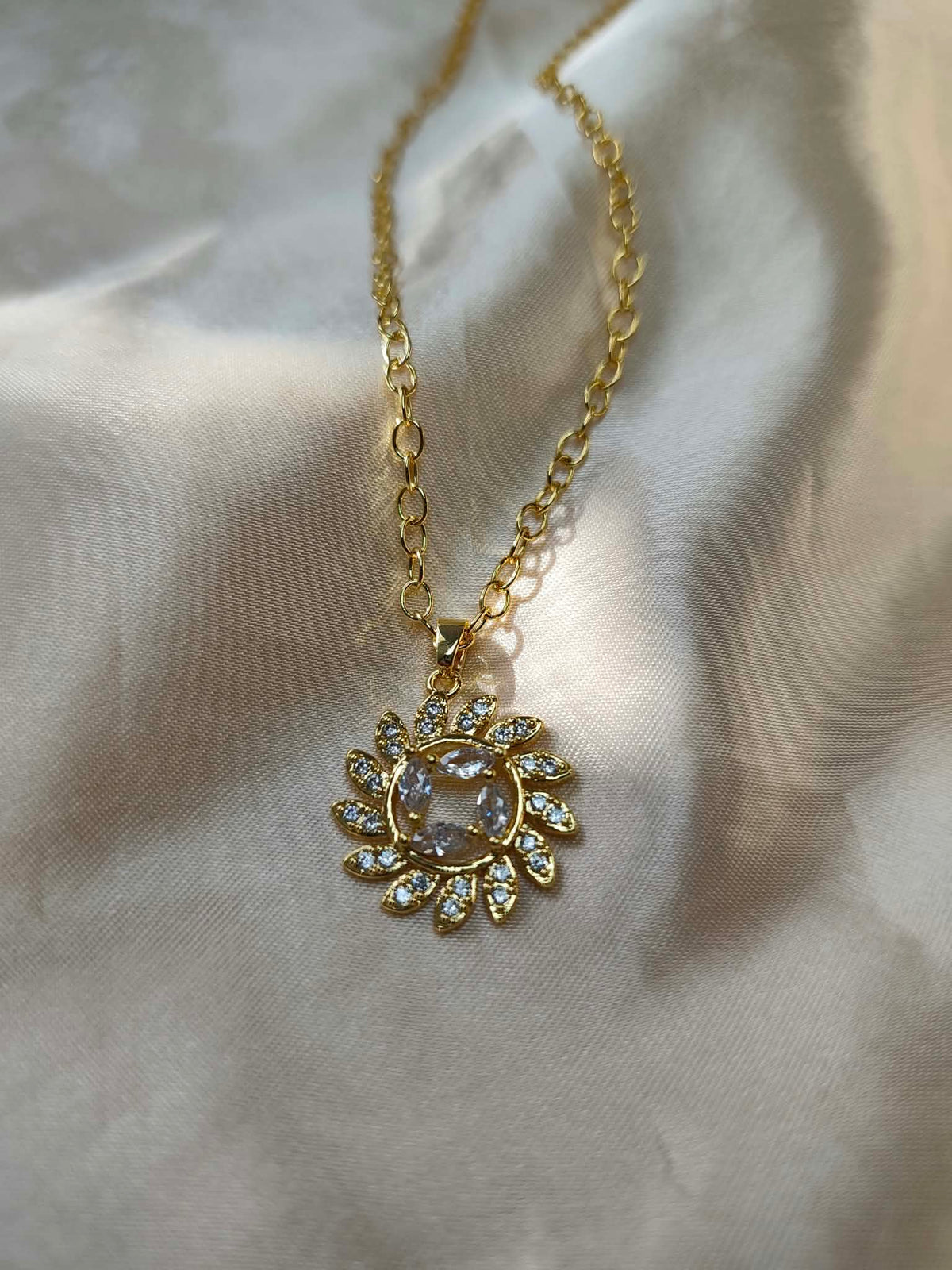 collier "Le Soleil de la Reine"