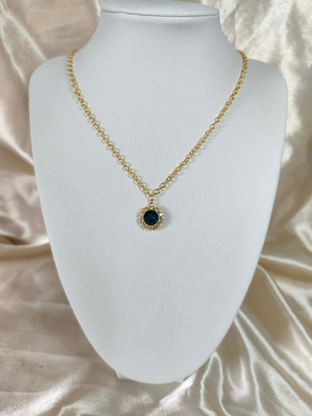 Collier "Le Saphir de la Reine"