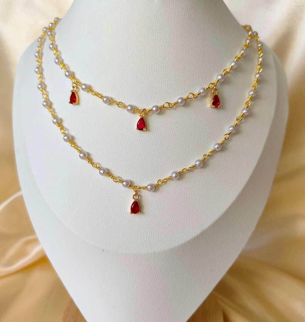 Parure collier et boucles d'oreilles doré et rouge  avec perles -  La Reine de Rubis