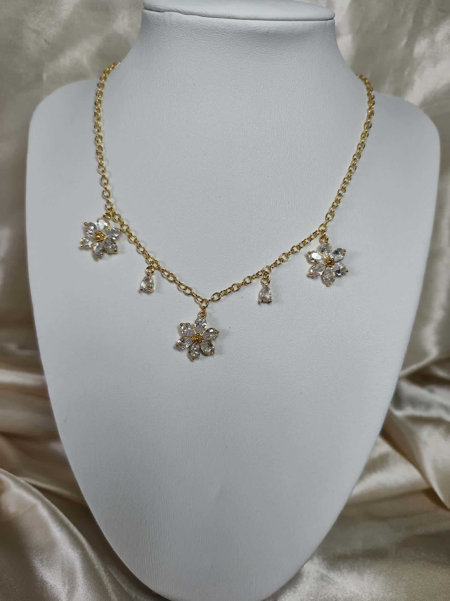 Collier "couronne de fleurs"