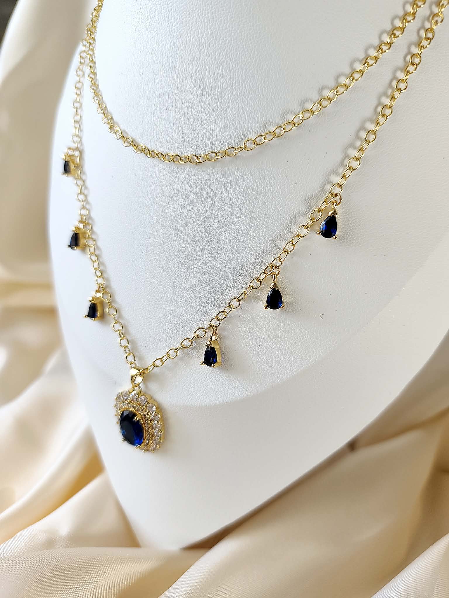 Collier doré et bleu saphir impérial - Couronne de Saphir