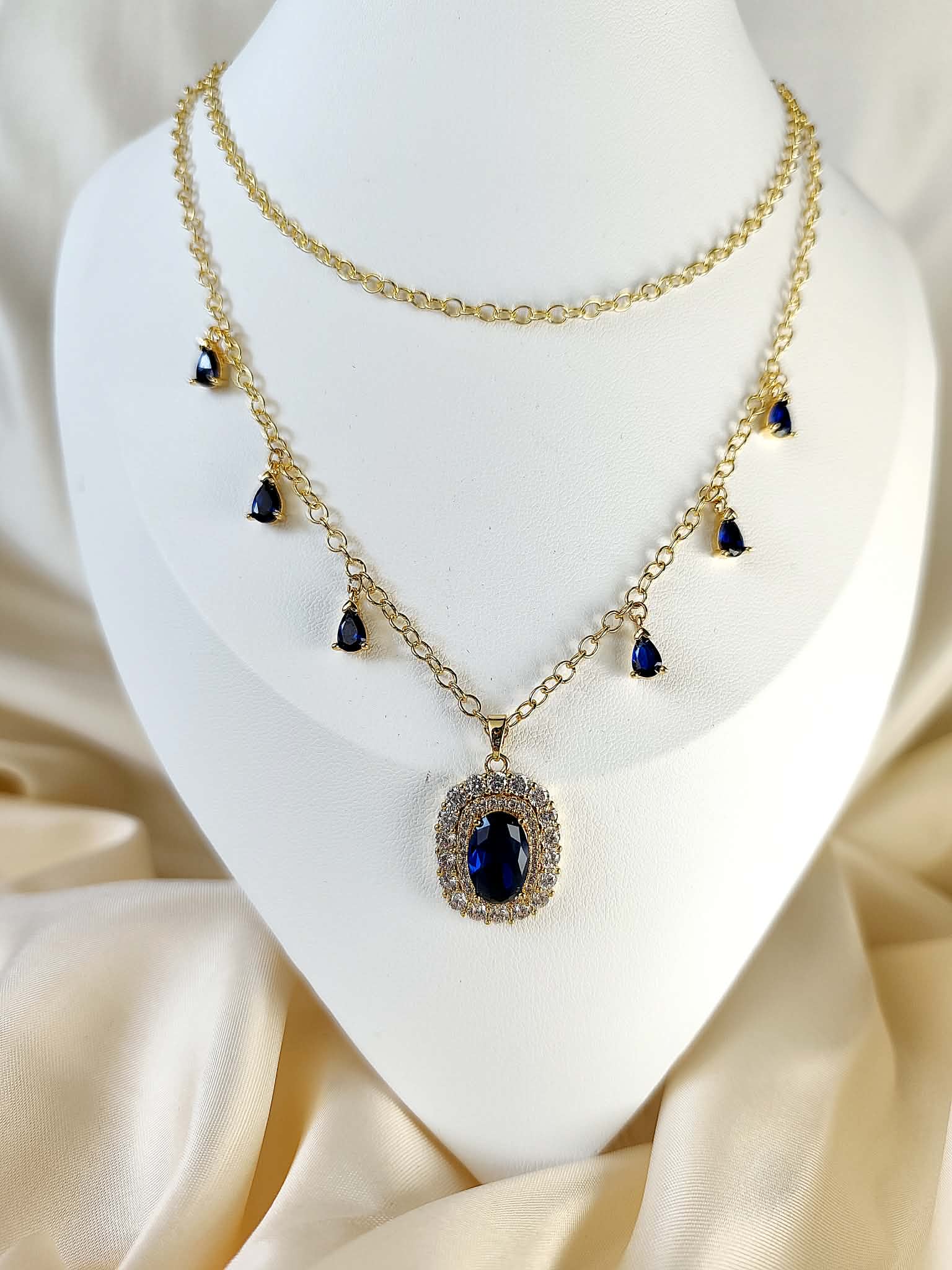 Collier doré et bleu saphir impérial - Couronne de Saphir