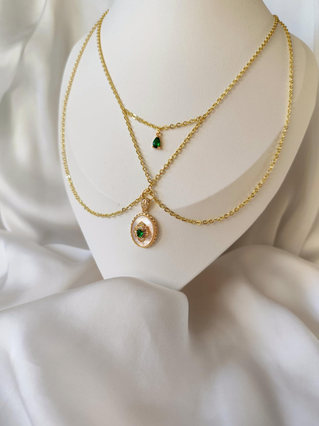 collier vue de profile