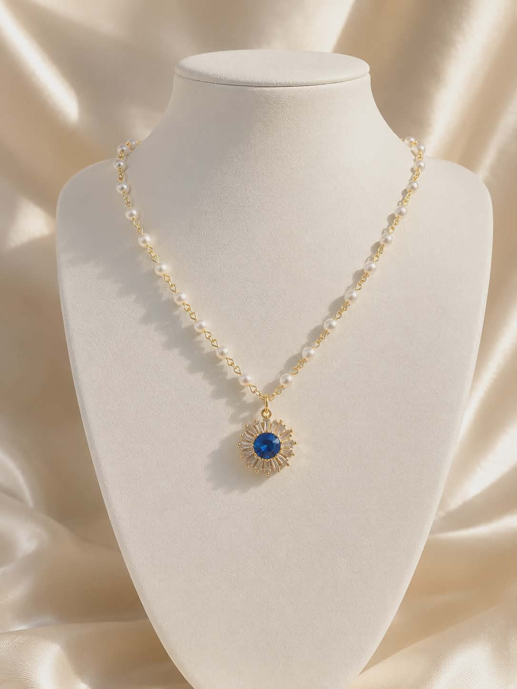 Collier "soleil bleu royal"