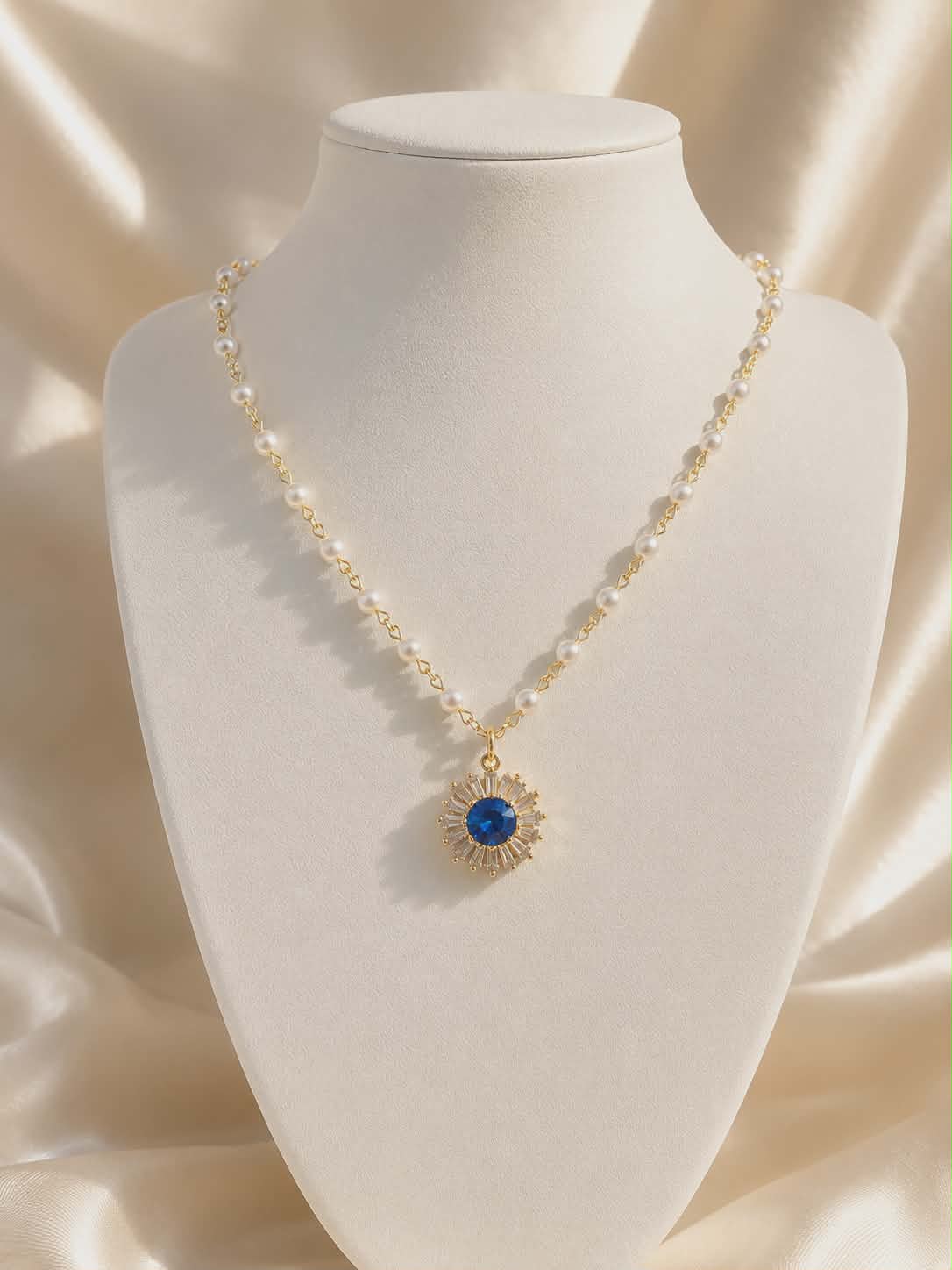 Collier "soleil bleu royal"