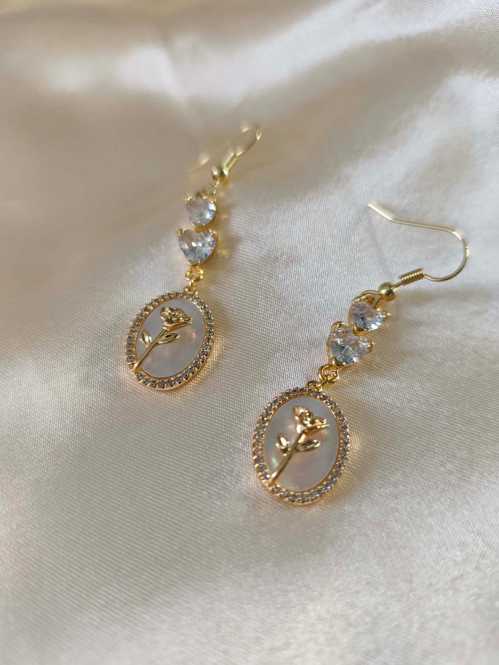 Boucles d’oreilles cœur & rose dorée nacrée – Rose Impériale