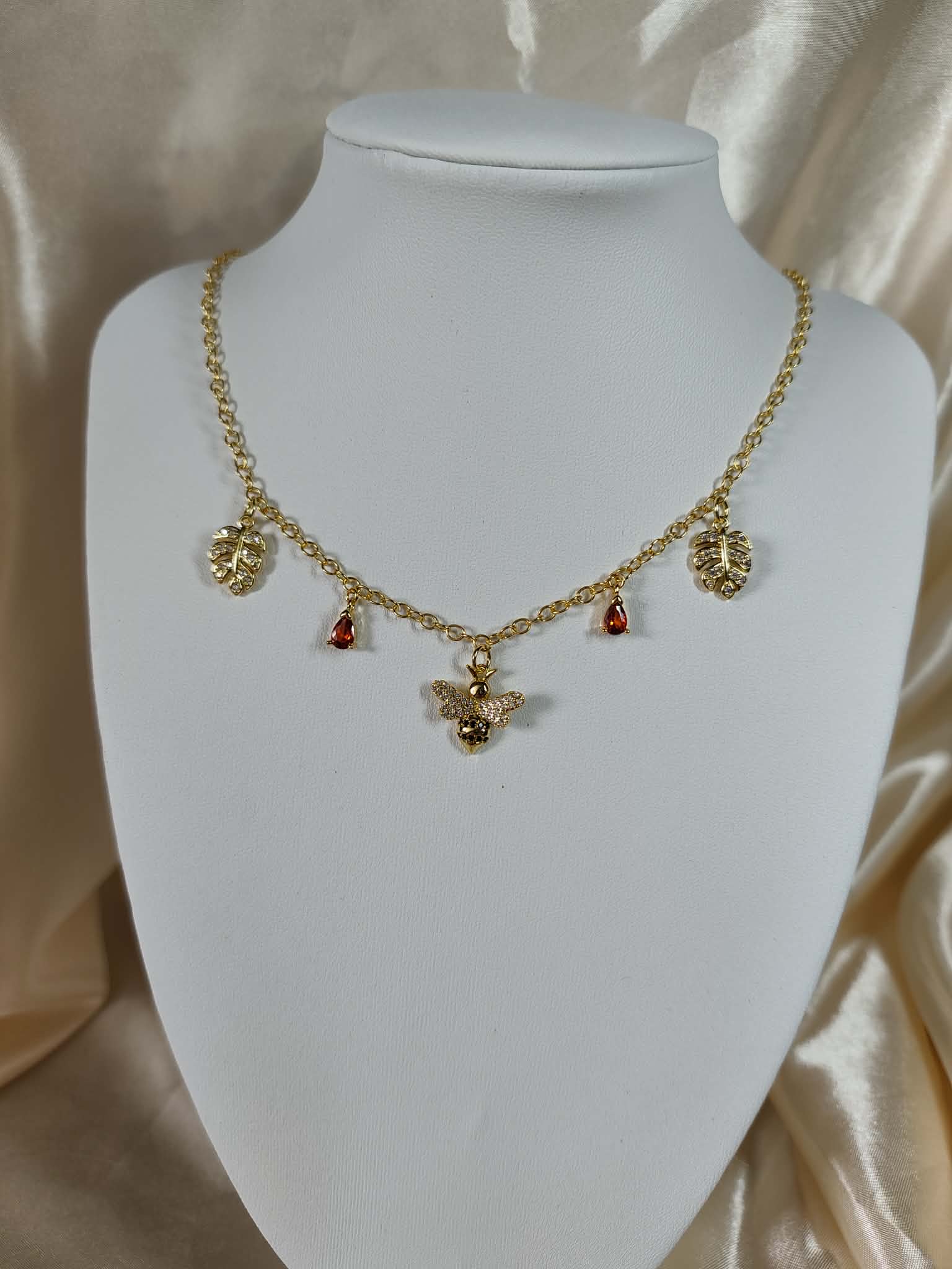 Collier "L'abeille d'Ambre"